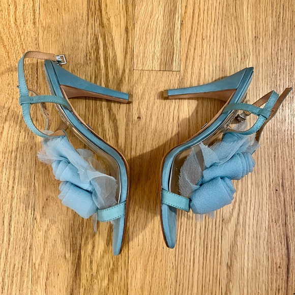Badgley Mischka Women's Blue Sandals with Floral Rosettes Size 6 - Picture 4 of 5
